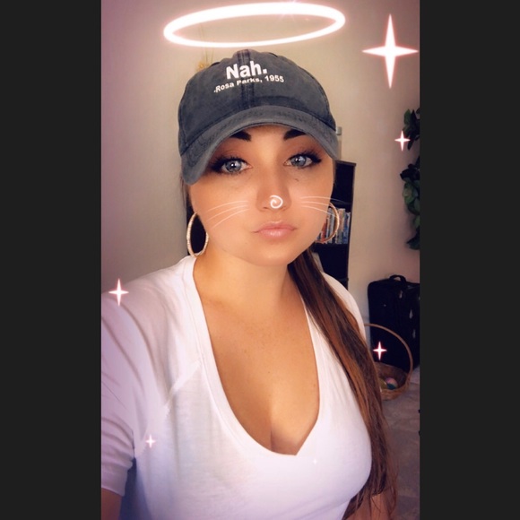 Meet your Posher, Amanda - Picture 2 of 8